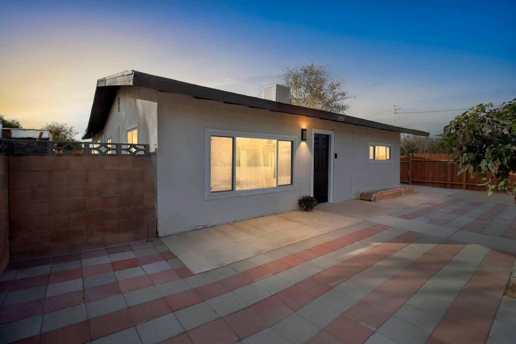 Modern City Ranch 3 Bdrm Family Home Access By Dirt Road Palmdale Exterior foto