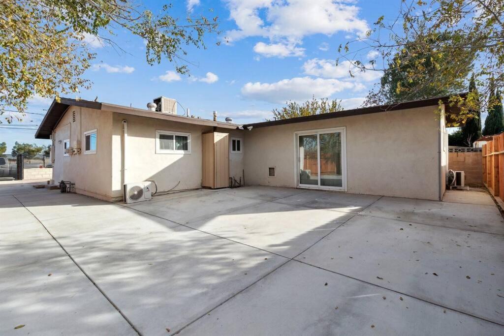 Modern City Ranch 3 Bdrm Family Home Access By Dirt Road Palmdale Exterior foto