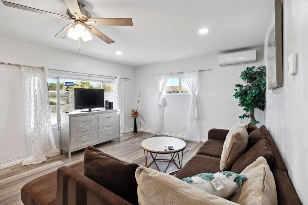 Modern City Ranch 3 Bdrm Family Home Access By Dirt Road Palmdale Exterior foto