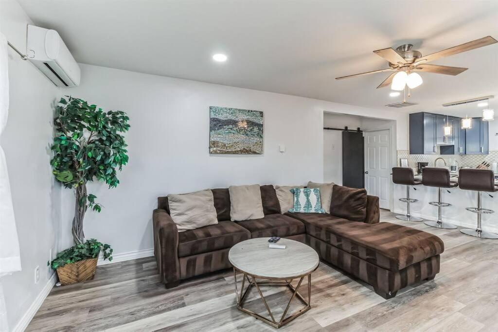 Modern City Ranch 3 Bdrm Family Home Access By Dirt Road Palmdale Exterior foto