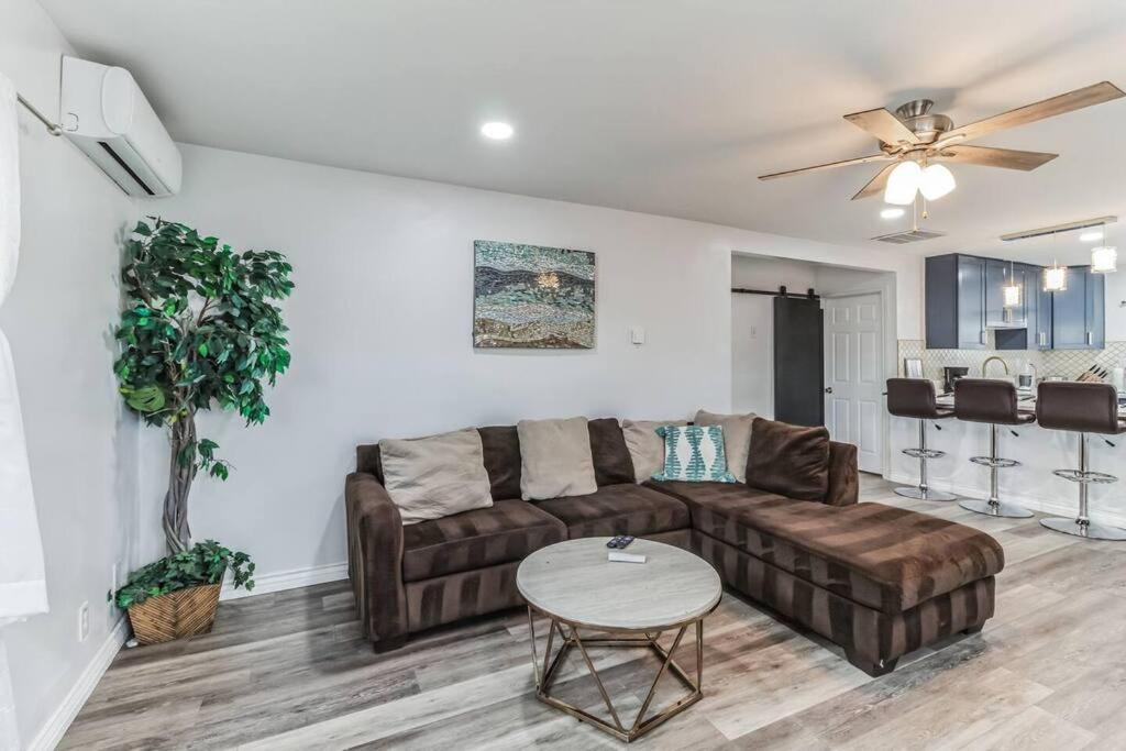 Modern City Ranch 3 Bdrm Family Home Access By Dirt Road Palmdale Exterior foto