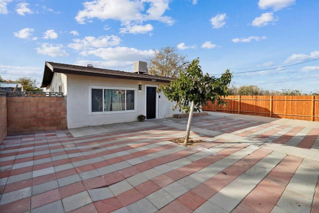 Modern City Ranch 3 Bdrm Family Home Access By Dirt Road Palmdale Exterior foto